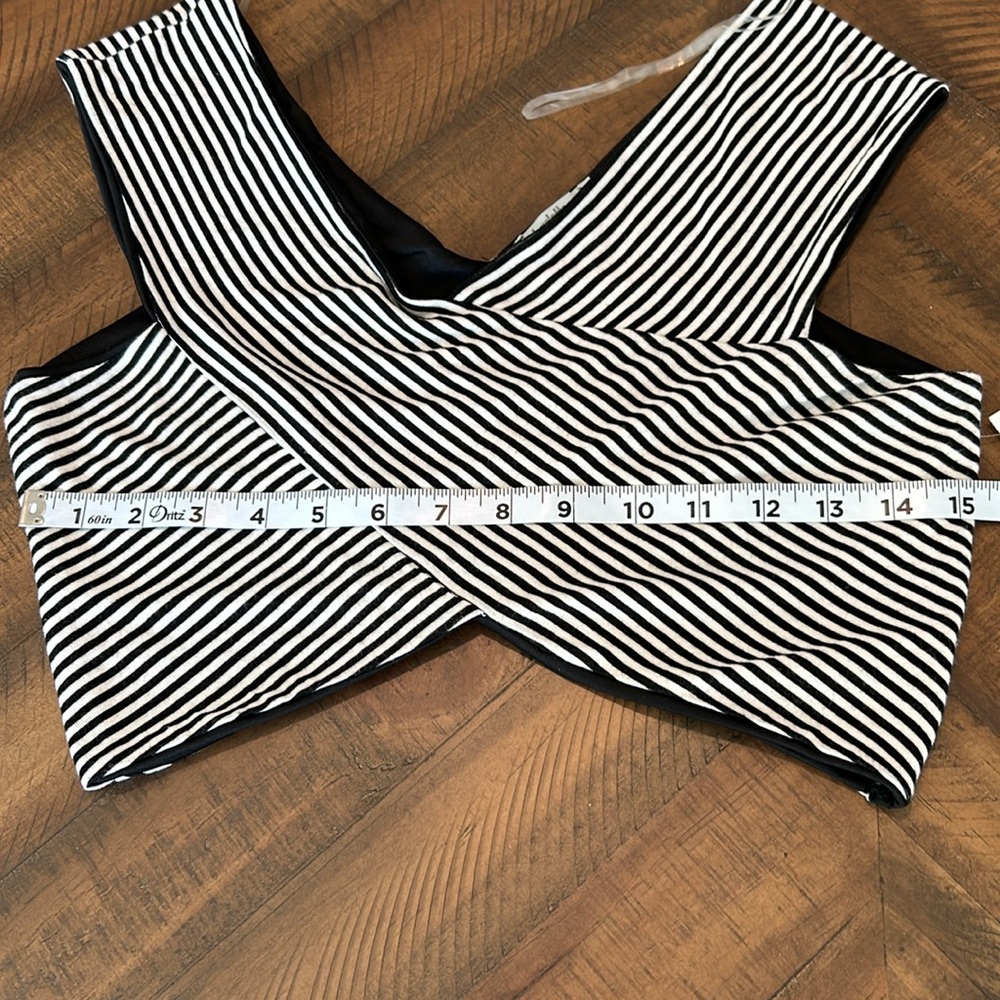 Charlotte Russe Black and White Striped Crop Top NWT Size Large Junior ? - Picture 11 of 12